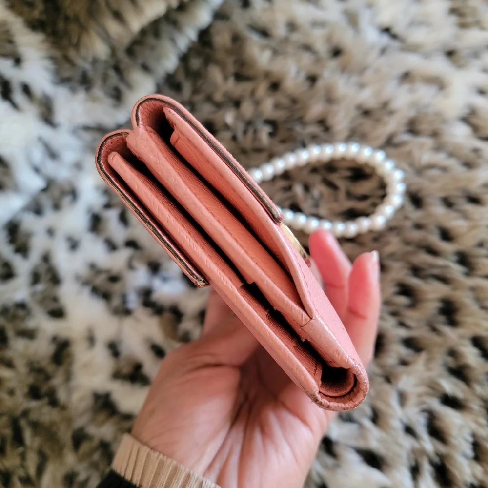 SALE🎉 Authentic Gucci Pink Leather Compact Wallet - Picture 5 of 13
